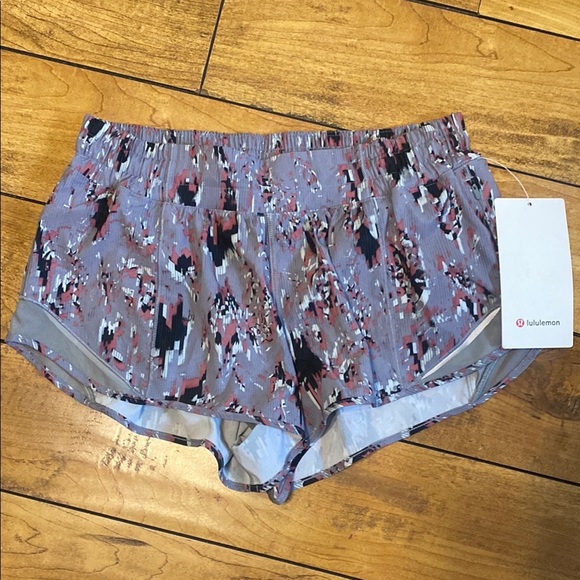 Lululemon Hotty Hot Shorts 2.5” lined new floral flux - Picture 1 of 8